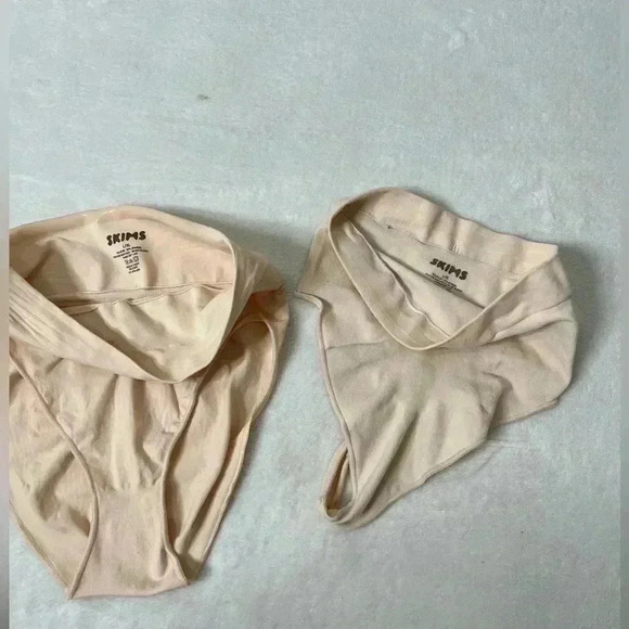 Skims Set of 2 Sculpting Underwear Size L/XL - Picture 1 of 3